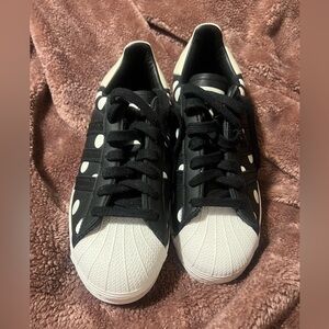 Size 8 woman’s polka dot adidas shoes.